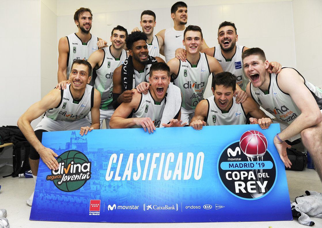 FlashPenya's tweet image. 🤔 Sabies que... la @Penya1930 pot aconseguir avui la classificació per la #CopaACB si guanya a Burgos, on ja va segellar el passaport pel torneig de 2019?

📅 El 20 de gener de 2019, els verd-i-negres, liderats per Laprovittola (18) i Dawson (15), es van imposar al Burgos 65-87.