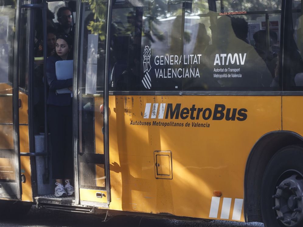 La paradoja de la movilidad en Valencia que sirve de espejo para toda España
 — No es morir de éxito. Es no planificar territorialmente un cambio de paradigma en el transporte  elconfidencial.com/espana/comunid…