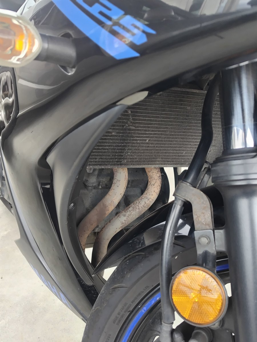 r1r25r34's tweet image. 雪が降る中、点検へ⛄️
フロントパイプが錆サビ（10年も経てばね〜）だったので、#powerbox #sptadao に交換
バイクが軽くなったからか、動きがなんか違うような☺
慣らしが終わるのが楽しみ😃