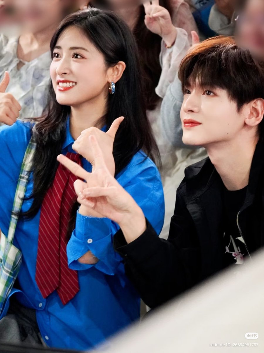 zxwupdates's tweet image. #ShenYue sent her warm support for her bestie, Zhai Xiaowen, with milk tea to the #TheTasteOfVictory set for the cast and crew! 
Our cr9 fam🥰

#ZhaiXiaowen #翟潇闻