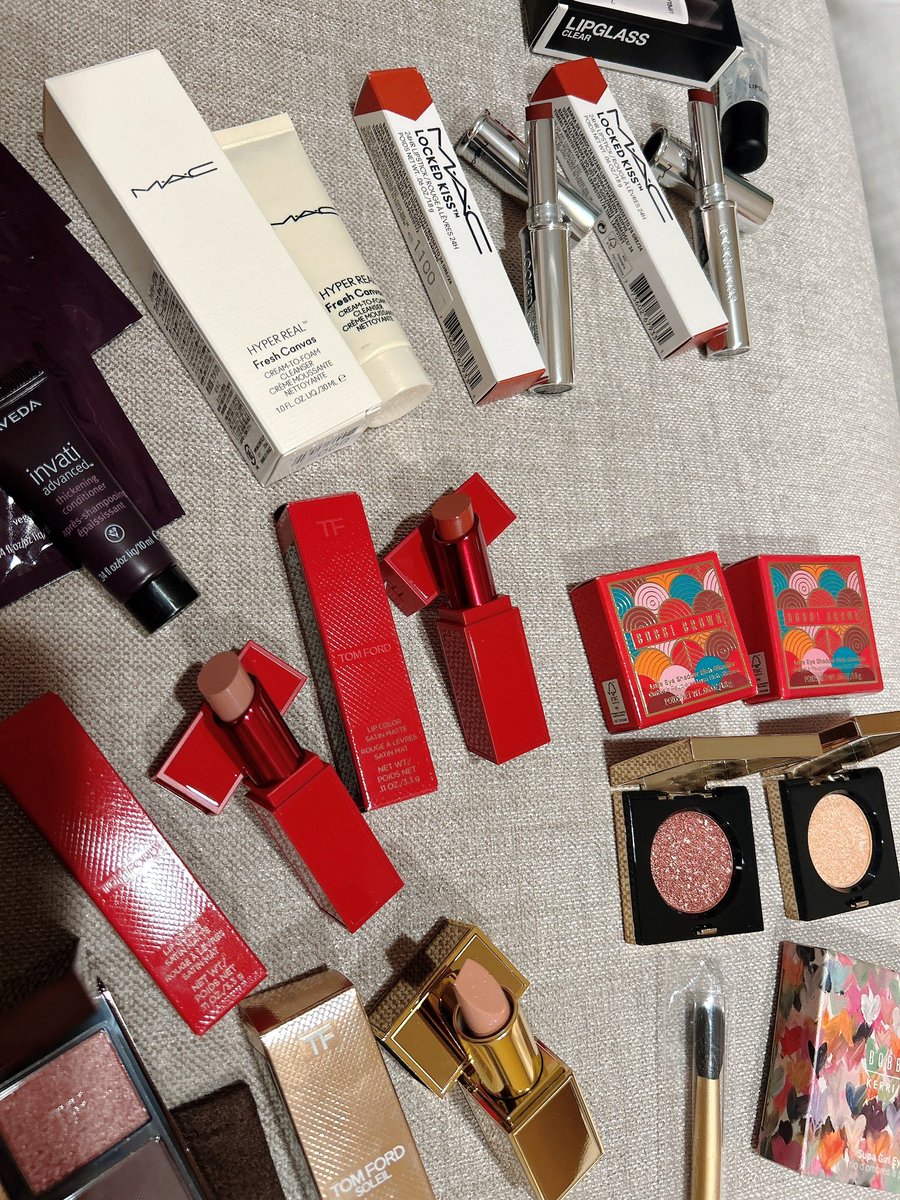jing1809t's tweet photo. 購入品です💄どれも可愛すぎる😣❤️
ボビイブラウンのラメ欲しかったからめちゃくちゃ嬉しい！！トムフォードのアイシャドウも60%OFFなら買うよね😍
MACの口紅に関してはドラコス価格でやばい🤣🤣🤣 https://t.co/eRAqwH7ZN3