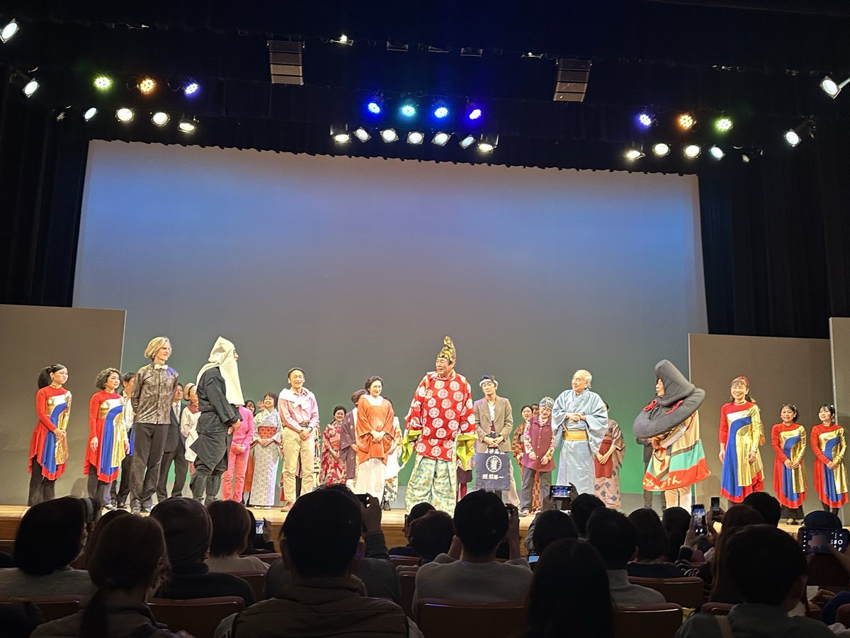 ikenaga_hiroaki's tweet photo. 演劇やってみなはれ！大阪150年物語

演劇だけど単なる演劇ではなかった

大阪の都市論を核とした演劇の枠を超えた演劇。演劇の前に、ワークショップ、まち歩きで大阪を学び、やってみなはれとえべっさんの大阪の心をつかみ、プロとオーディション合格者が混ざり合った、とてもユニークな演劇だった https://t.co/mb7RzszpZ7