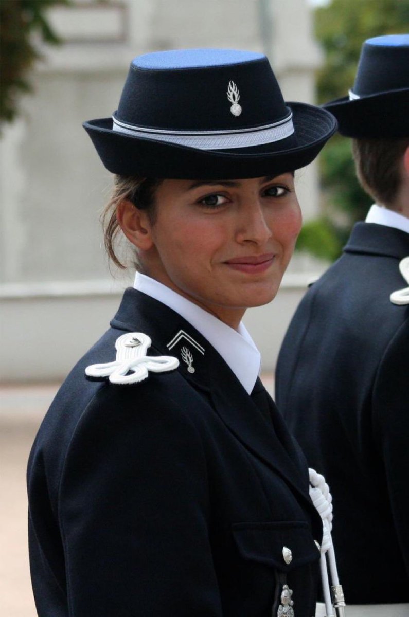 v_brengarth's tweet image. Le 24 septembre 2011, Myriam Sakhri, gendarme, était retrouvée sans vie dans son appartement de fonction. Elle dénonçait des faits de racisme et de harcèlement. 

La chambre de l’instruction doit se prononcer le 15 janvier sur la suite de l’affaire. 

Justice doit être rendue.