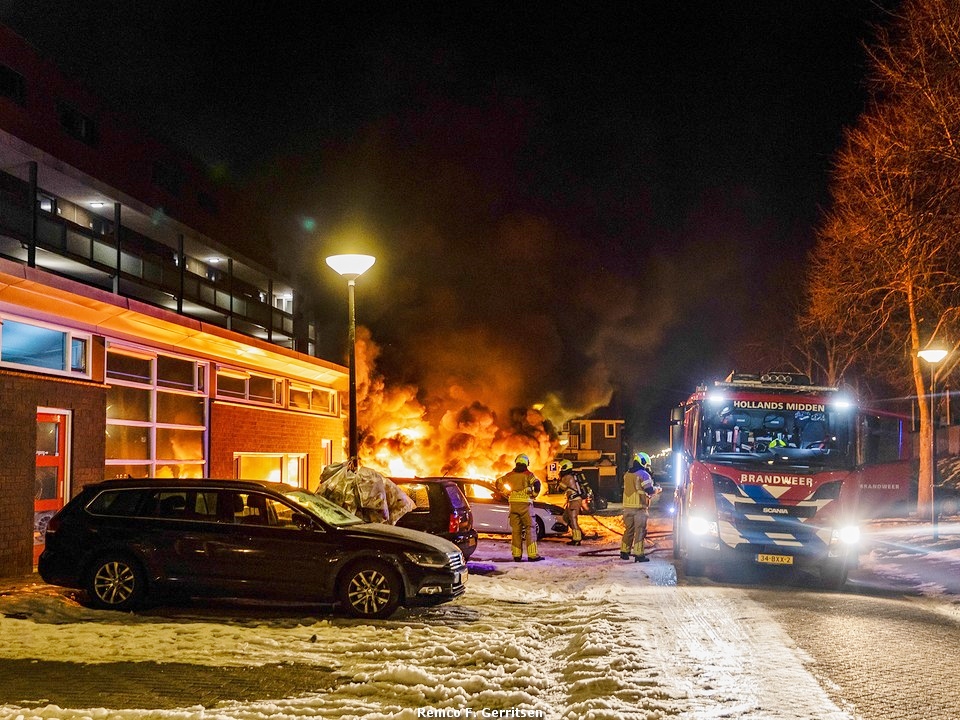 Auto in vlammen op in Gouda