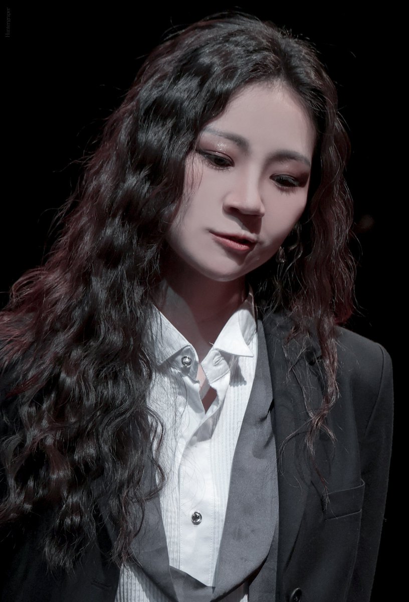 huntergraper's tweet image. 260111 연극 포쉬 막공 무대 인사 

발렌티나 役 | #이채원