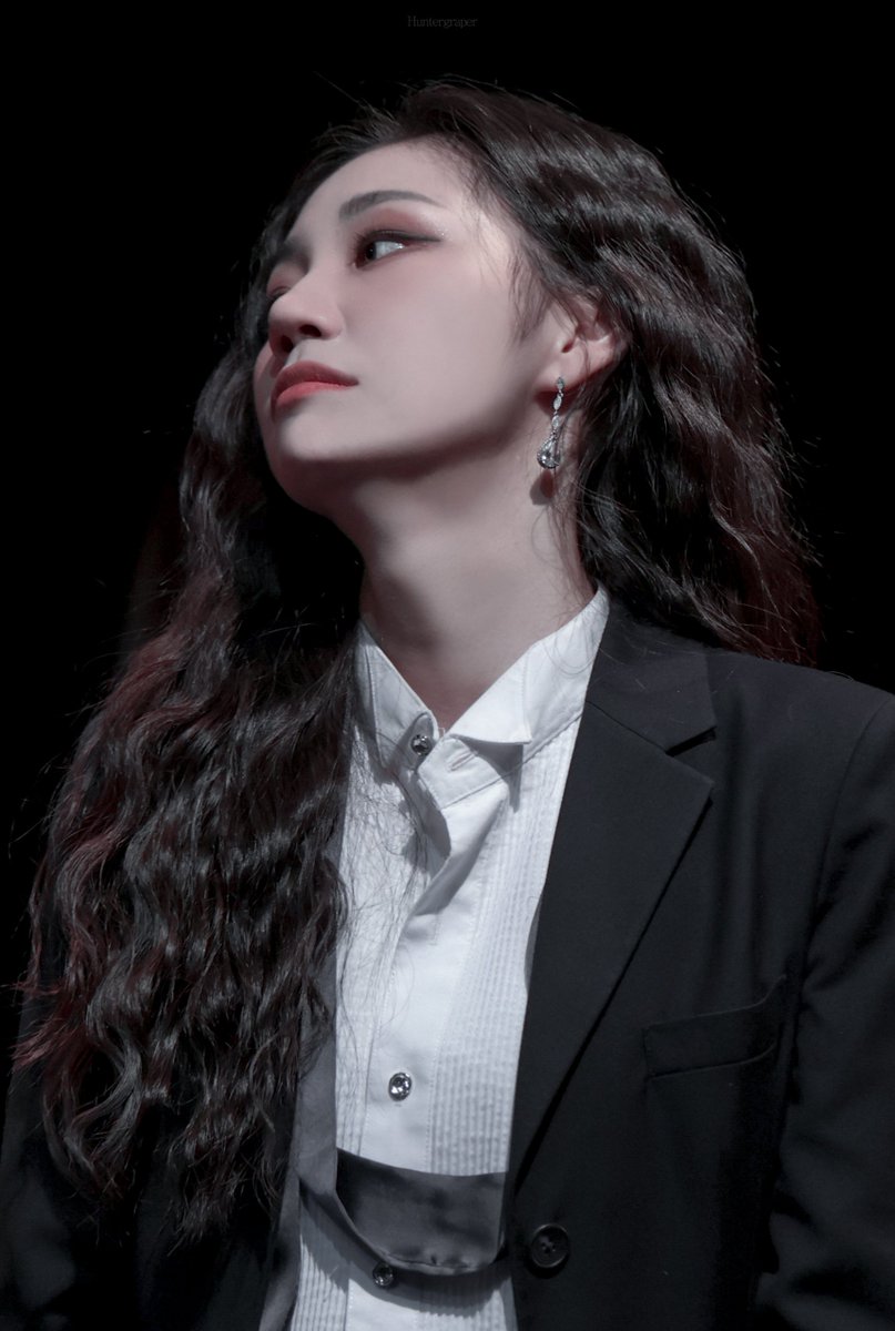 huntergraper's tweet image. 260111 연극 포쉬 막공 무대 인사 

발렌티나 役 | #이채원