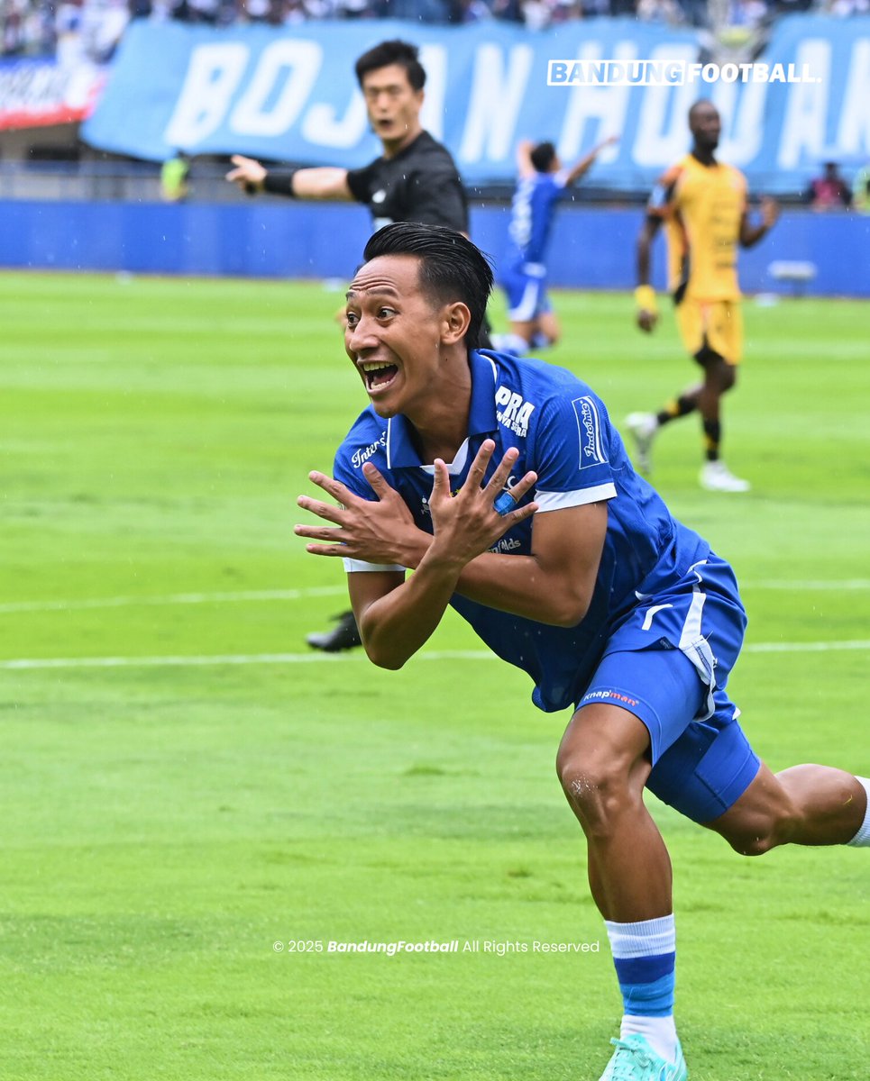 Finishing yang dingin, selebrasi yang dingin 🥶

More to come, Tam! Deui ah! 😄

#BandungFootball #BFCOM #PersibDay #Persib #Bobotoh #IndonesianDerby
