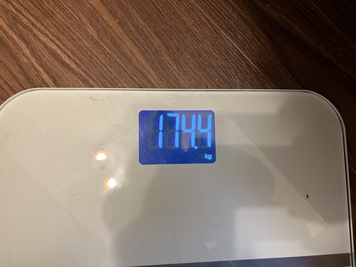 配信で話しましたが本格的にダイエットを始めました！
ゆるダイエットは7月初旬から始めてたのですが、11月からパーソナルトレーナーさんの元でダイエットをしてます
現状7月初旬から14kgほど落ちてます！
体めっちゃ楽！
34歳からのチャレンジになるのですが応援していただけると幸いです！