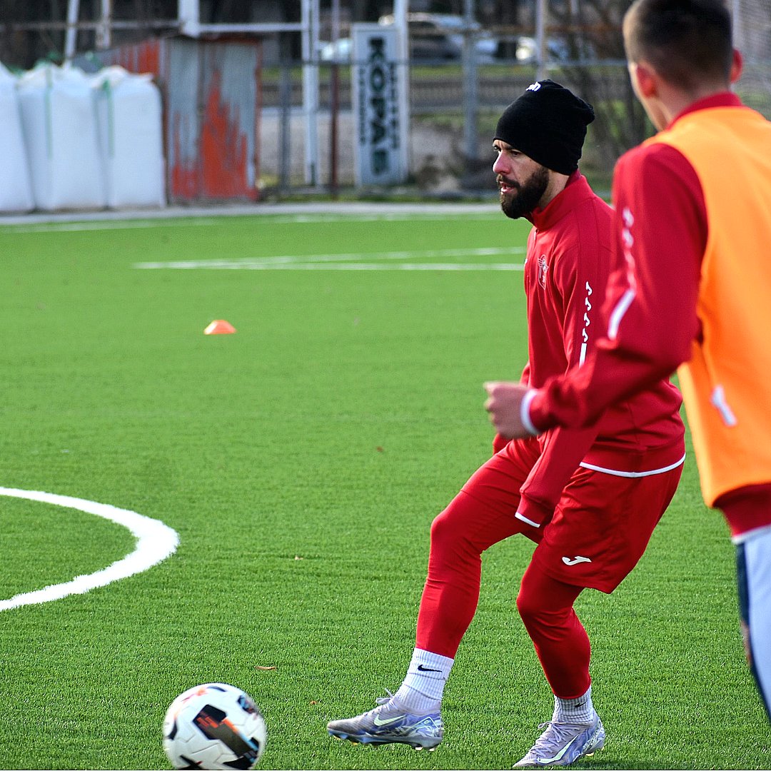 🔴⚪️ Работнички ги стартуваше подготовките за вториот дел од сезоната, под раководство на новиот шеф на стручниот штаб Муарем Муарем 

🔴⚪️ Second half of the season preparations have begun 🏃

#fcrabotnicki