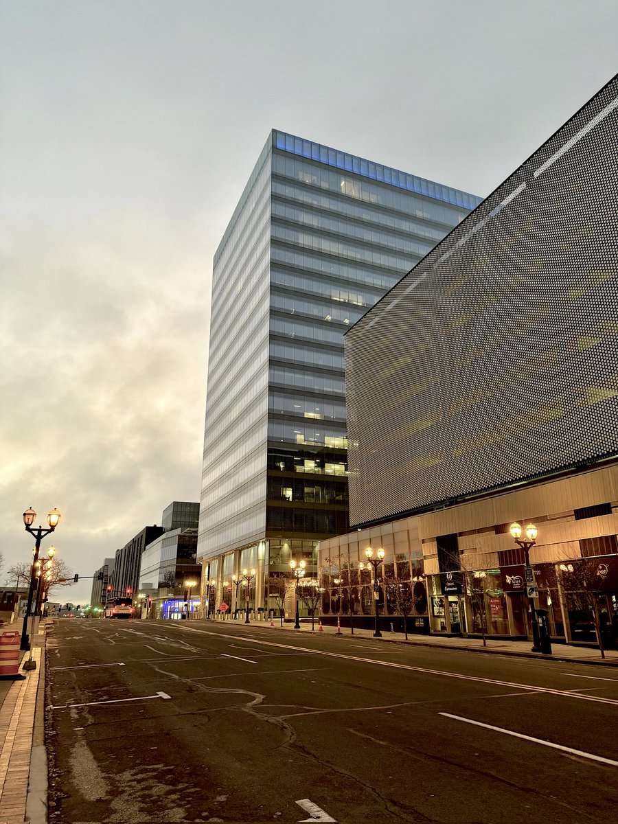 vintiga's tweet image. On Forsyth

#OnForsyth #ClaytonTower #EarlyMorning #InClayton #Clayton #ClaytonMissouri #WalkAbout #PhotographyIsArt #Photography #Outside #ColorEdit #ColorPreset #ShotOniPhone #iPhone #iPhone17 #iPhone17ProMax