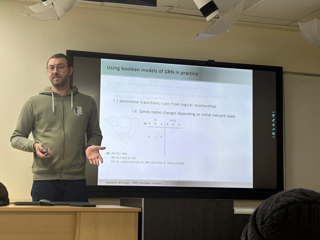 SRY_PlantRoot's tweet photo. A big thanks to Dr. Mikaël Lucas and Prof. Pascal Gantet for their inspiring talks on gene regulatory networks and how one of the microproteins shapes rice development and stress response🌾#plantdevelopment #GRNs https://t.co/eUDvQoAM70