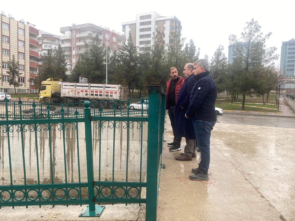 +++ Karaköprü ilçelerimizde belirlenen kritik noktaların tamamını yerinde inceleyerek herhangi bir aksaklığa mahal verilmemesi adına gerekli saha kontrollerini sağlamıştır. Vatandaşlarımızında yağışlı havalarda gerekli tedbirleri alması önem arz etmektedir.