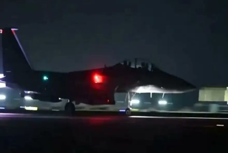 TIME8News's tweet image. -ছিৰিয়াত আমেৰিকাৰ বৃহৎ আক্ৰমণ
-আইছিছৰ কেইবাটাও লক্ষ্যত বিমান আক্ৰমণ চলায় আমেৰিকাই
-অপাৰেচন হকআইৰ জৰিয়তে সমগ্ৰ ছিৰিয়াত আইছিছৰ কেইবাটাও ঘাটিত বৃহৎ পৰিসৰৰ আক্ৰমণ
#operationhawkeye #USstrikeSyria