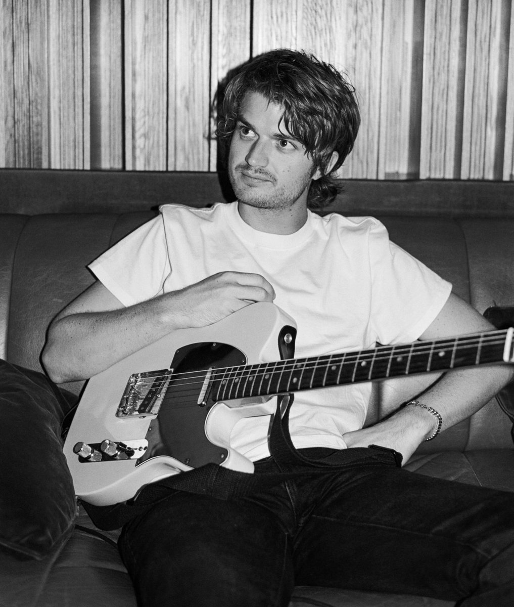 “End of Beginning” by Djo remains at #1 on the global Spotify chart with 8.643 million plays.

It has now spent 12 days at #1.