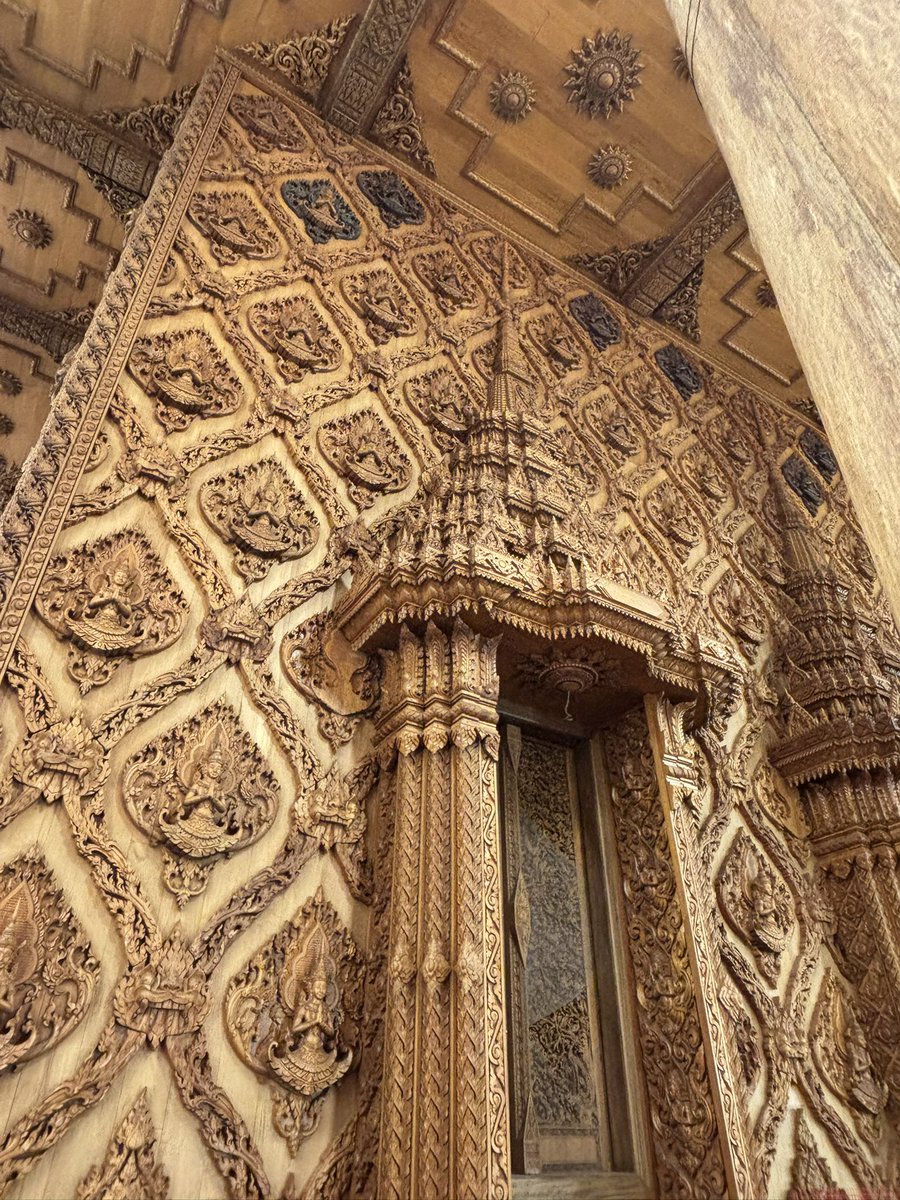 hoynoywip's tweet image. อมก คือไม้แกะทั้งอุโบสถ