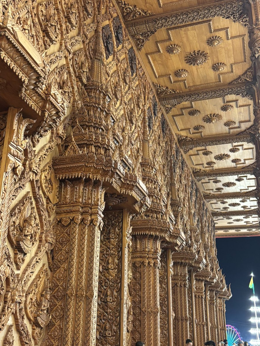 hoynoywip's tweet image. อมก คือไม้แกะทั้งอุโบสถ