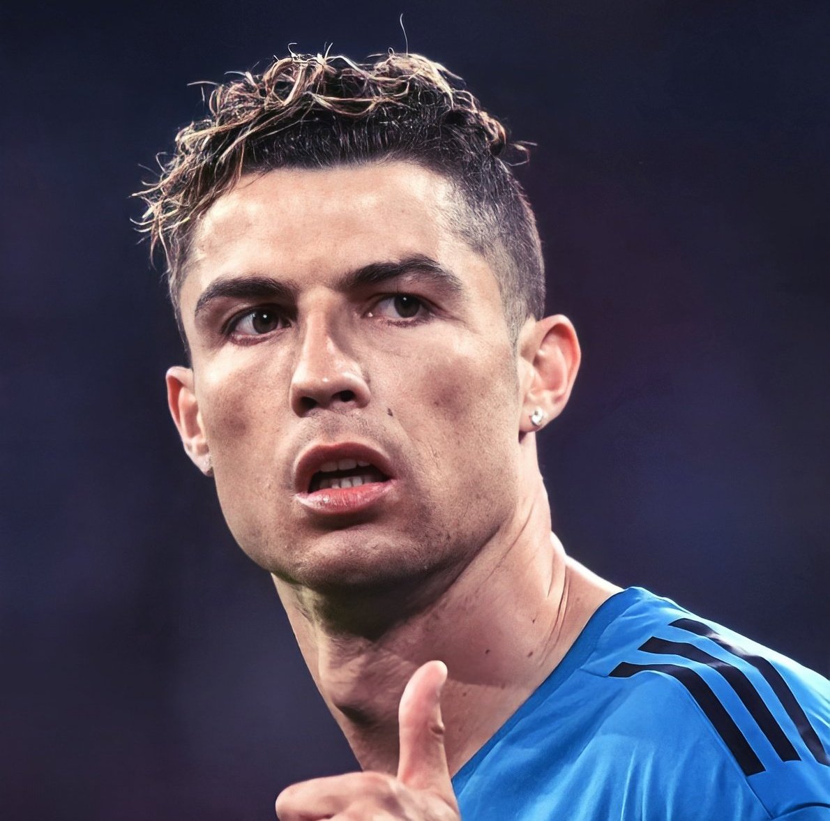 hairykirk's tweet image. Who is more popular?

🅰️ Cristiano Ronaldo 
🅱️ Taylor Swift