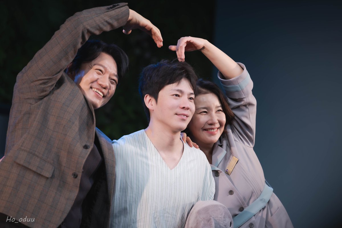 260111 [연극 엘리펀트송] 14:00 낮공          
막공 포토타임        
마이클役 #이재균 배우님 
그린버그役 #고영빈 배우님 
피터슨役 #정재은 배우님
-
안소니가 사랑한대