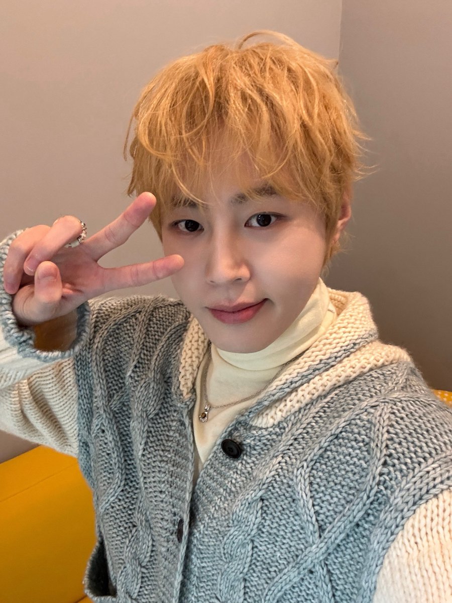 BPM_HSW's tweet image. [#하성운] 📸

260111 팬사인회 완료🩵

하늘한테 두쫀쿠는 못 만들어줘도 성운 가득 하루는 만들어 줄 수 있는데… 셍쫀쿠💕🧆

#HASUNGWOON #HOME_SWEET_HOME