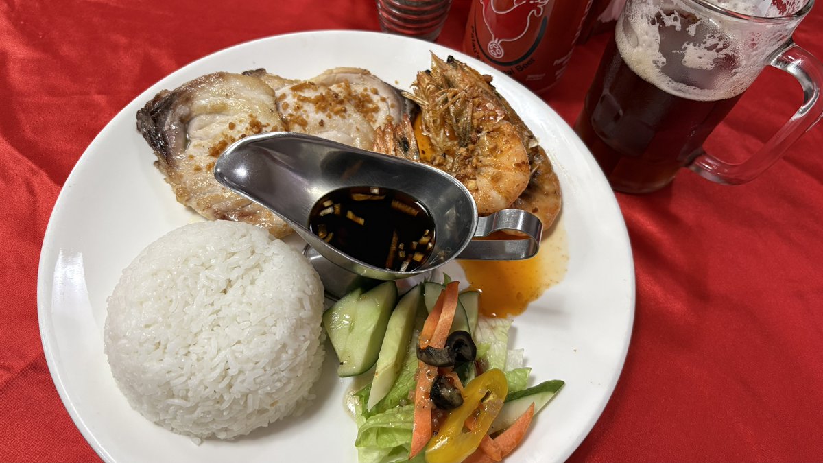 Fish&Fhrimp,Beer can 32USD Penthouse  Hotel@パラオ。コウモリのスープが有名なショップ。マングローブクラブはあるかと聞いたら今日はホールで1ポンド以上あって72ドル だと言われ断念。美味かったけど値段に見合うかというと謎。これで5,000円……日本だったらもっと高級 ...