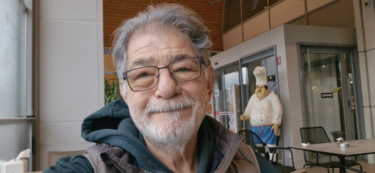 İstanbul'a kar geliyor dediler, gelmeden yetişeyim dedim. Ama Ayvalık'tan sonra İstanbul'daki kar soğuğu baya bi soğuk geldi. Allah soğukta kalanların, garibanların yardımcısı olsun. 🙏