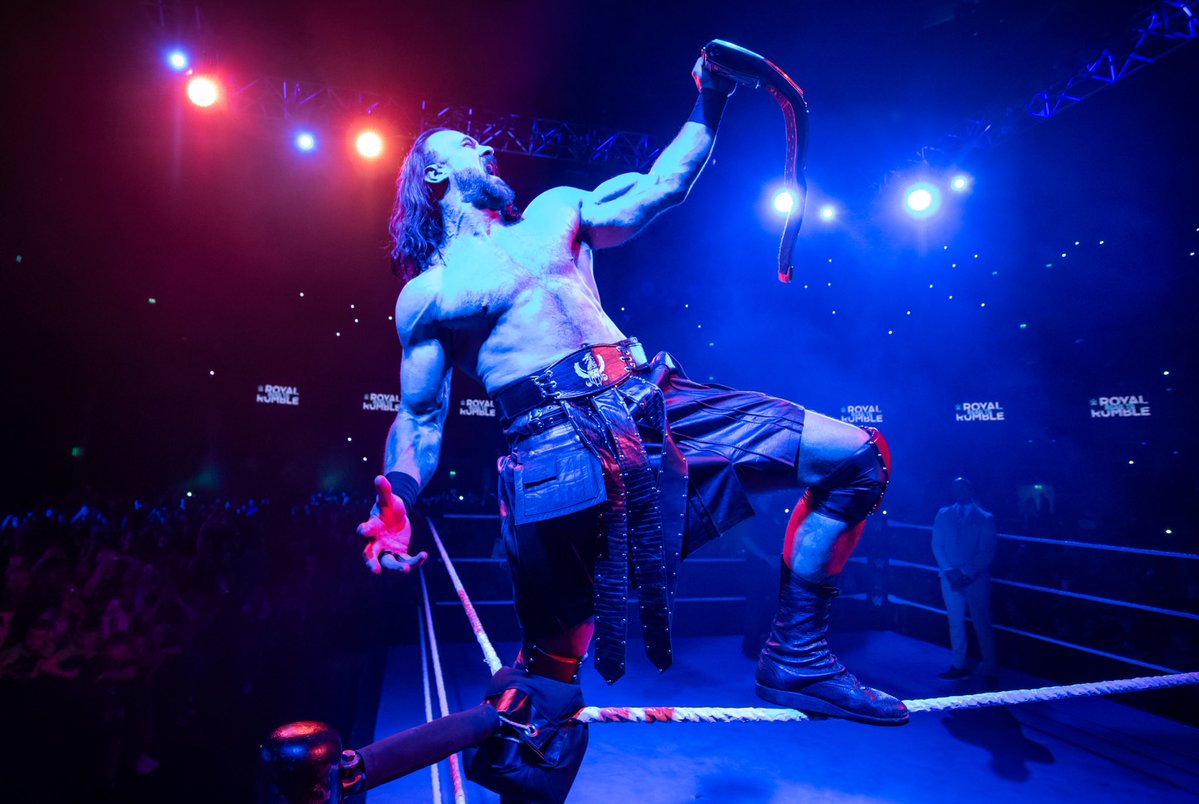 WWEUK's tweet image. The Champ is Home. 🏴󠁧󠁢󠁳󠁣󠁴󠁿 💙 🤍 

@DMcIntyreWWE #WWEGlasgow