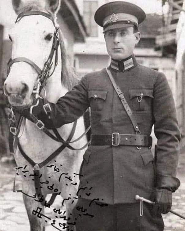 PİÇ..!
_Ömer Seyfettin'in 'Piç' adlı kitabından güzel, bir o kadar da ilginç bir hikâye 👇Lütfen👇Okuyun👇
Ömer Seyfettin, asker bir yazardır.
İstiklal Savaşı'nda bir çok cephede savaşmıştır.
Filistin Cephesinde olan bir hatırasında bakın neler söylüyor...
''Almanların