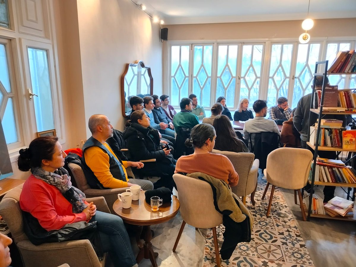 Dr. Emre Canpolat (<a href="/emrecanpolat/">Emre Canpolat</a>) hocamız ile gerçekleştirdiğimiz "İletişim ve Yabancılaşma" söyleşisini başarıyla tamamladık.

Hocamıza, tüm katılımcılara ve Cafu Cafe emekçilerine teşekkür ederiz.

Önümüzdeki etkinliklerde, Yarınlar'da görüşmek üzere...