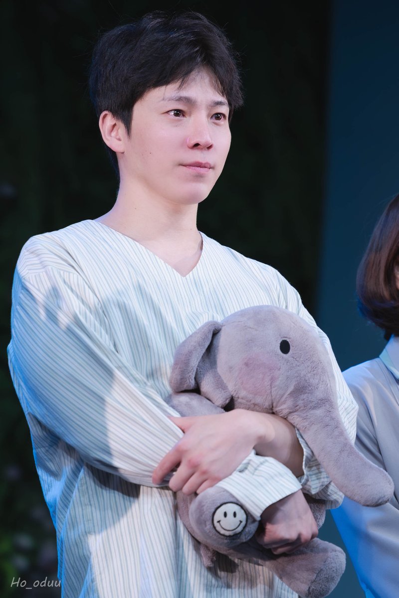 260111 [연극 엘리펀트송] 14:00 낮공         
막공 포토타임       
마이클役 #이재균 배우님