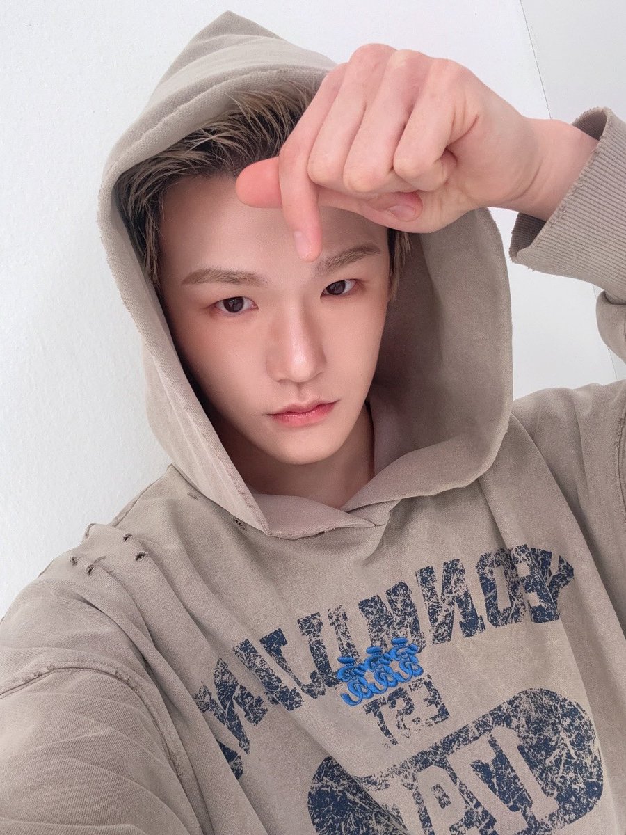 pigafreaks723's tweet image. Version 2🫰🏻❤️
#BAIN #배인 #송병희 #JUSTB #저스트비