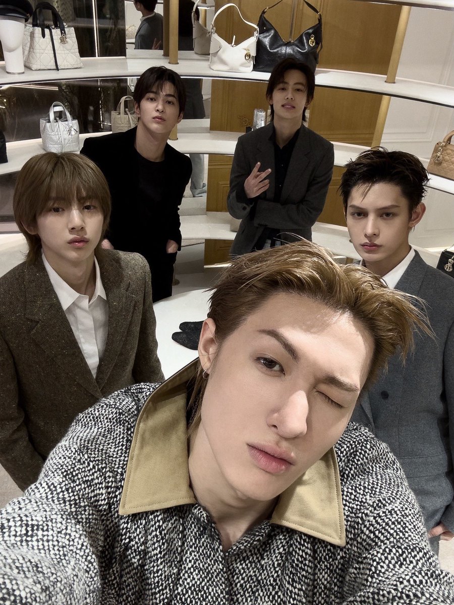 eudwards's tweet image. we linger where refinement collects, letting leather and silence finish the sentence.