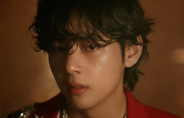 AboutMusicYT's tweet image. Winter Ahead by Taehyung and Park Hyoshin re-enters Global Spotify at #195 with 1.227 million streams.