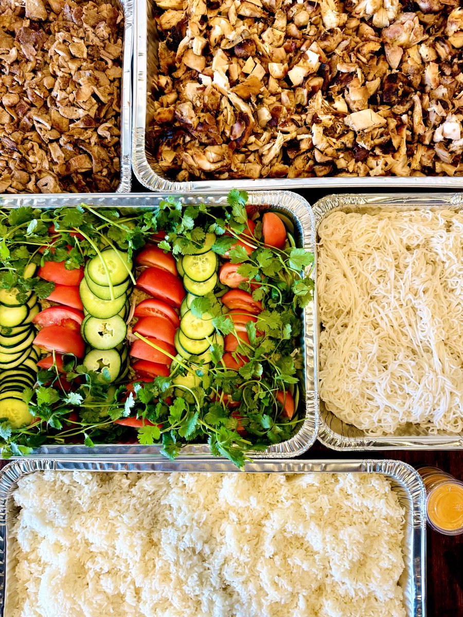 BUILD YOUR BOWL with NOMZ! ➡️ Choose between Grilled Chicken, Pork or Crispy Tofu and top it off with fresh veggies and herbs, house-made sauces on rice or vermicelli noodles‼️ 🐔🐷🥬🥒🍅🥕🍚

vietnomz.com/catering