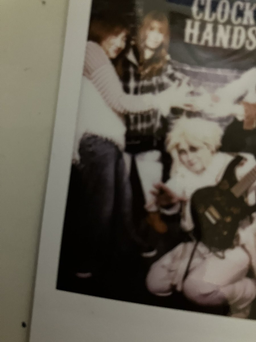 ゾンPさんワンマンに一年以上ぶりかなぁにクロックハンズに行ってきたよ　楽しすぎてあんなに笑ったのはいつぶりかな　また行きたいなぁ　社長さんもお元気そうでまたライブ行きたいな、、たぶん大丈夫かと思うけどおろしてチョップとなぜかのヤンキーツーショットみてほしい　ゾンPさん頑張れー🎸