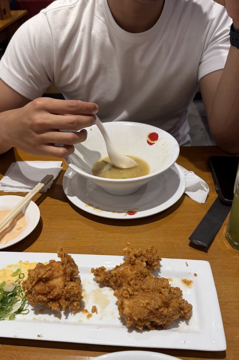 pflowright's tweet image. American movie. Japanese food. Sunda/French guy 🤭🤭 merci aa @vvaltzz ^^