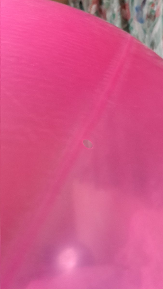 km_balloon's tweet photo. ���いた72インチを膨らまそうとしたけど大きな穴が空いており膨らませることができませんでした。
残念。 https://t.co/SsKUCmyECq