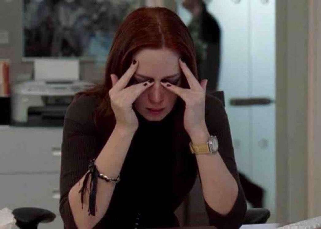 La gente que te manda un “hola buen día” y se queda esperando a que le respondas en vez de seguir escribiendo lo que te quiere pedir.