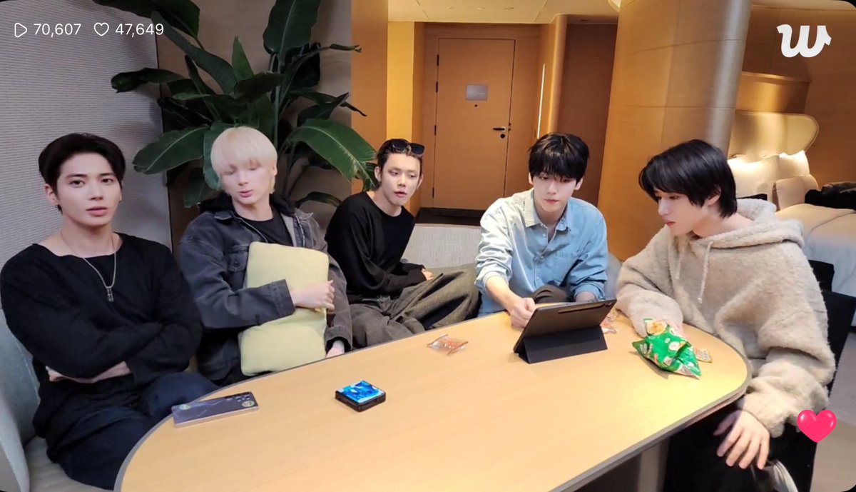 tyun1uv's tweet image. taehyun said his new year’s goal is tubatu doing well and the members were like “no it should be something personal” and taehyun said “yes it’s still my personal goal” 🥹🥹 no one loves tubatu more than taehyun