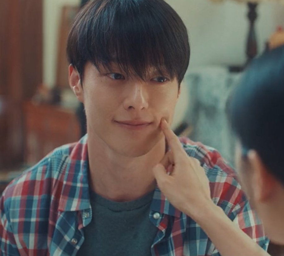 lovseunjin's tweet image. "stop looking at me           "what eyes?"
 with those eyes"