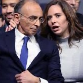 TheNews_Fr's tweet image. Amant, pas époux !
Éric Zemmour est marié depuis 1982 à Mylène Chichportich.
Sarah Knafo est sa maîtresse officielle depuis 2022.