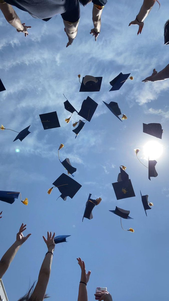 Multifandomman2's tweet image. #укррайт #steddie
Випускний вальс

Едді Мансон втрапляє в халепу — йому потрібно за кілька тижнів вивчити танець для випускного балу. І ясна річ, тут не обійдеться без Стіва Герінгтона, який і з танцем допоможе, і світ урятує, і цілуватися навчить.

archiveofourown.org/works/77450816…