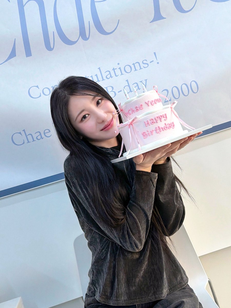 official_LCY's tweet image. [📷]

#CHAEYEON_pic  
└ 📸 260111 HAPPY LEE CHAE YEON DAY

채연이의 생일 파티!
CHAERISH의 많은 축하 덕분에
행복한 생일을 보낼 수 있었다고 전해 🎁
CHAERISH 고마워 (՞⸝⸝o̴̶̷̥᷅ ̫ o̴̶̷᷄⸝⸝՞)و♡

#이채연 #LEECHAEYEON
#HAPPY_LEECHAEYEON_DAY