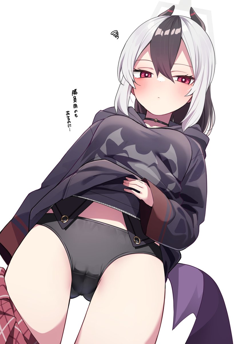 無地の黒パンツが一番良い 