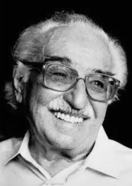 dommenrod's tweet image. “Eu não sou solitário.
Eu sou povoado de mim mesmo.
Tenho meus silêncios, meus guardados, meus eus que conversam entre si.
A solidão é quando a gente não se suporta.
Mas quando a gente se tem, 
A gente nunca está sozinho”.

Manoel de Barros, poeta.