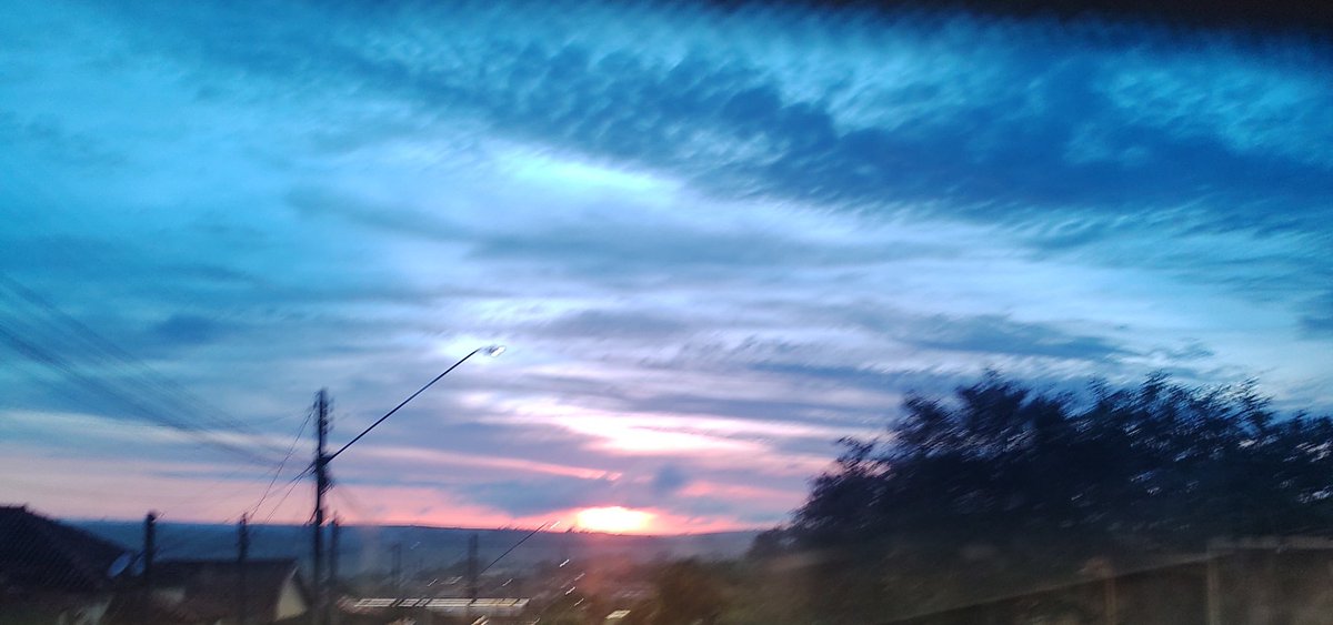 andylima2's tweet photo. O amanhecer as 5:30 na minha adorada Igaraçu do Tietê -SP.
#nascerdosol. #amanhecer. https://t.co/N8DcRxAsqM