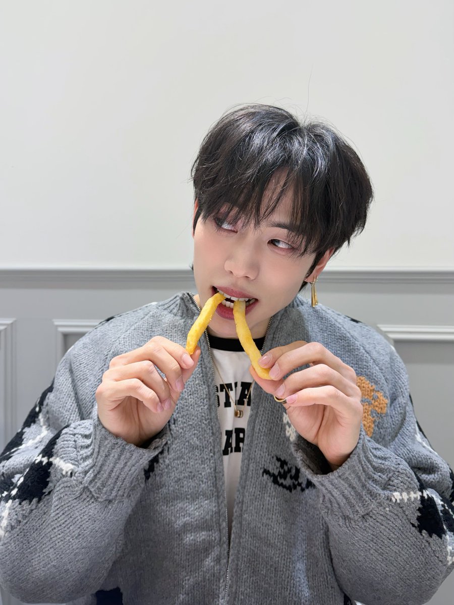 jjang_ddong_ggo's tweet image. #260111_팬싸인회

오늘의 텀블러처럼 우리의 온기를 따뜻하게 담은
사진이 도착하였습니다 ~̆̈ .~̆̈
오늘 이쁘다고 해줘서 또또 셀카 많이 찍음 헿
또또는 칭찬을 먹꾸 살아요 사랑듕 뚀 🥰

#장동우 #jangdongwoo #sway