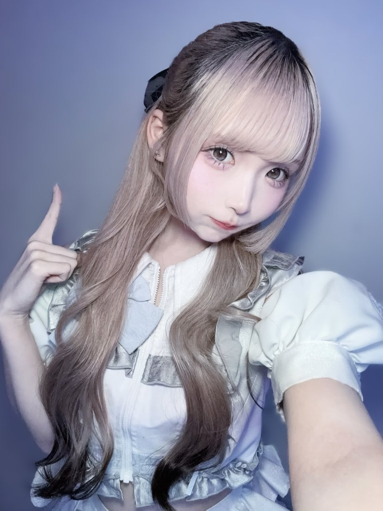 だすの遅くなっちゃったけど21時までいる！！！！ハーフアップしたのᴗ ̫ ᴗ