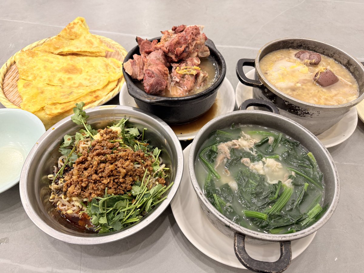 Rex6364's tweet image. 水楼子鑫鑫砂锅，巨好吃👍🏻👍🏻 每次主人来必须整两顿  哈哈哈