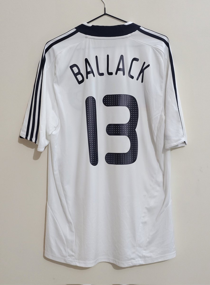 VsKitCorner's tweet image. 🇩🇪 For Sale!

Official Germany 2008 Home Ballack. 

XL. 

Excellent condition. 

£88.
