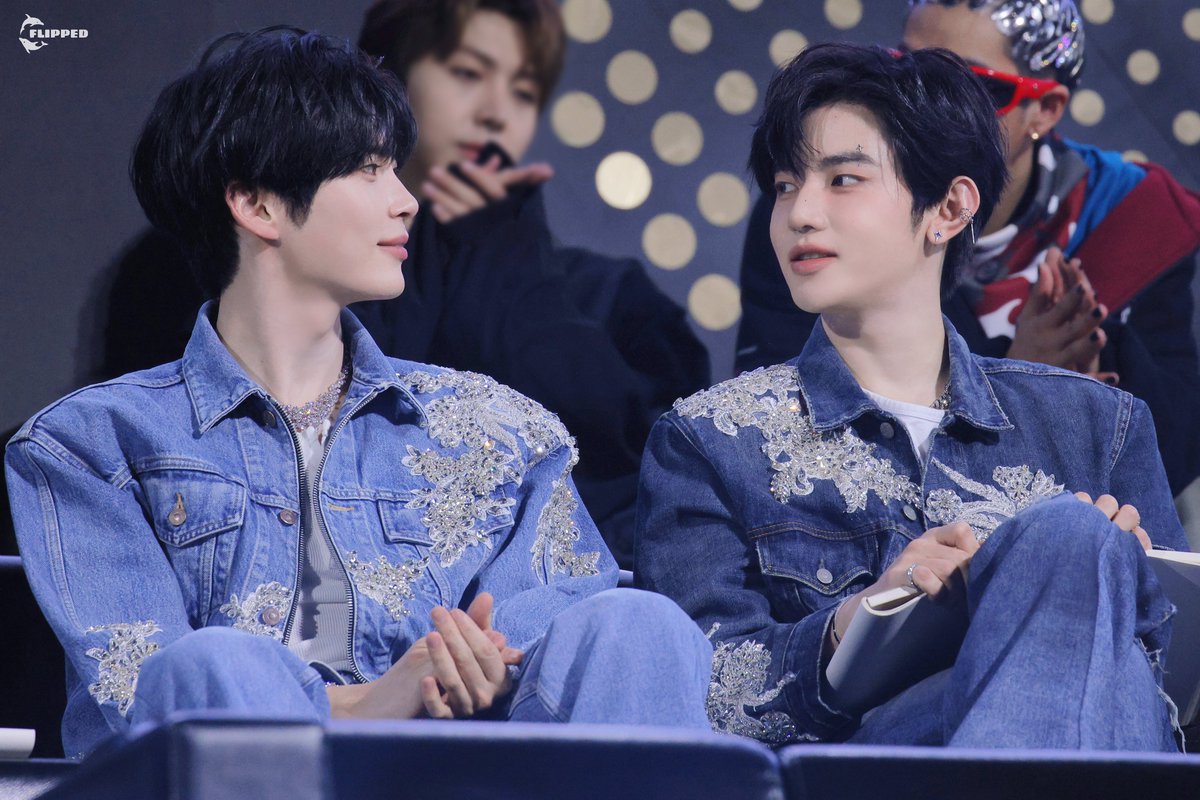 260110 GDA HQ

𝘸𝘩𝘦𝘯 𝘵𝘩𝘦𝘪𝘳 𝘦𝘺𝘦𝘴 𝘮𝘦𝘵,
𝘵𝘩𝘦 𝘳𝘦𝘴𝘵 𝘰𝘧 𝘵𝘩𝘦 𝘸𝘰𝘳𝘭𝘥 𝘴𝘭𝘪𝘱𝘱𝘦𝘥 𝘢𝘸𝘢𝘺.

#장하오 #ZHANGHAO #章昊 #ジャンハオ
#성한빈 #SUNGHANBIN #成韩彬 #ソンハンビン
#ZB1   #ZEROBASEONE    #제로베이스원